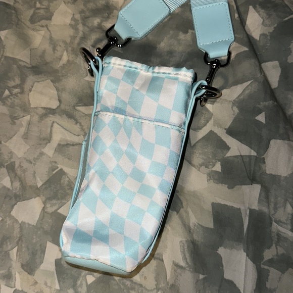 Checkered water bottle and card holder - Picture 2 of 2